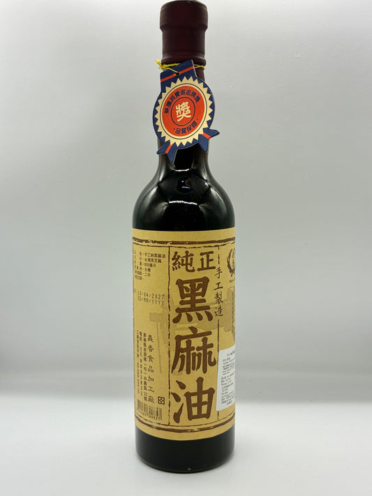 台灣純黑芝麻油600ML  玻璃樽裝正面照